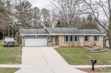 2425 Pendleton Pl, Waukesha, WI 53188-5539