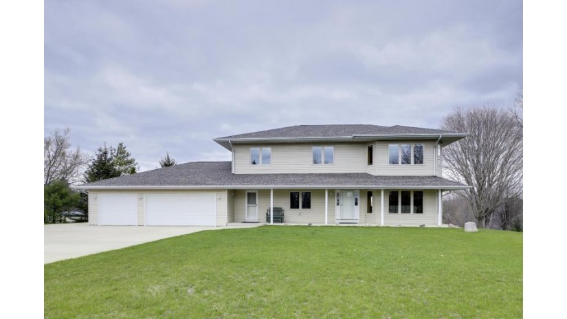 W249S6650 Center Dr Vernon, WI 53189 by List2Sell, LLC $569,900