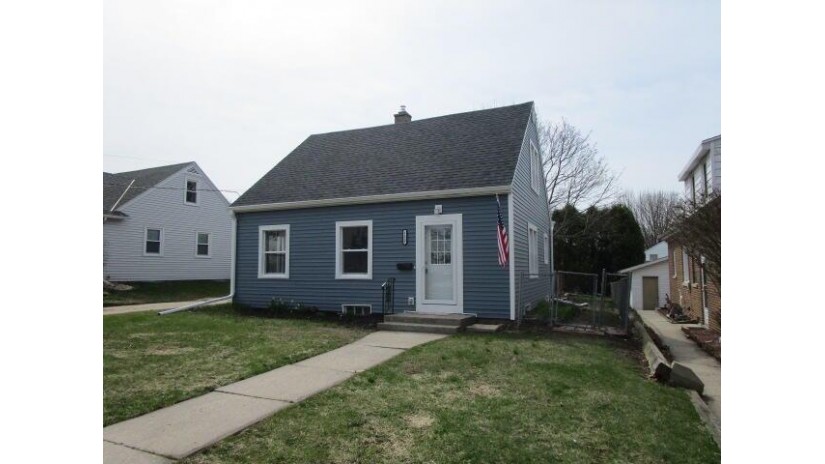 1129 Fairmont Ln Manitowoc, WI 54220 by Coldwell Banker Real Estate Group~Manitowoc $149,900