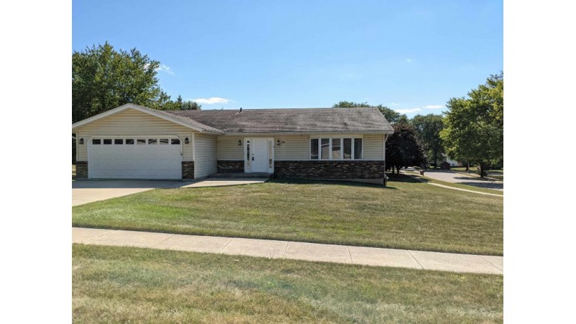 1919 Tomahawk Court Freeport, IL 61032 by Re/Max Property Source $142,500