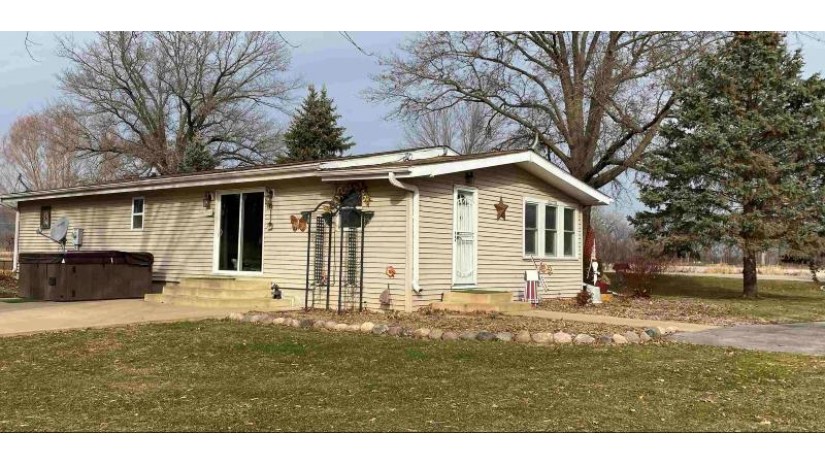 11600 IL ROUTE 84 SOUTH Savanna, IL 61041 by Mel Foster Co. $189,000