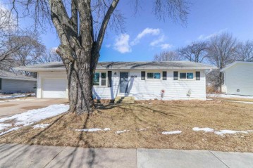 1209 E Clarke Street, Waupaca, WI 54981