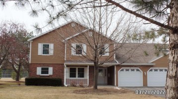 2563 Village Lane F, Oshkosh, WI 54904-8184