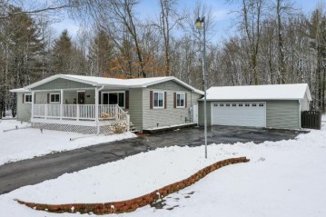 1601 Woodsdale Avenue, Suamico, WI 54173-8152