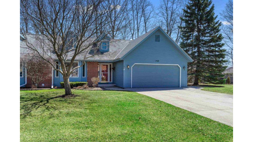 1514 Ridgewood Drive West Bend, WI 53095 by Realty One Group Haven $225,000