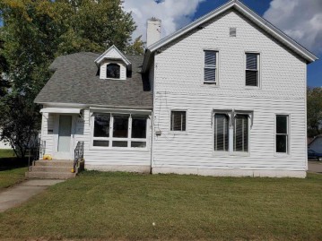 623 E State St, Mauston, WI 53948