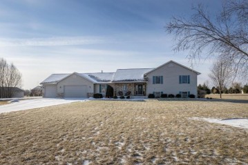 W2643 Story Creek Cir, Exeter, WI 53508