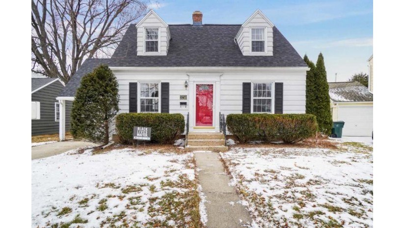 3738 Busse St Madison, WI 53714 by Lauer Realty Group, Inc. $294,900