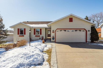 301 Valley Glen Ct, Baraboo, WI 53913