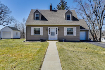 402 Park St, Cambridge, WI 53523