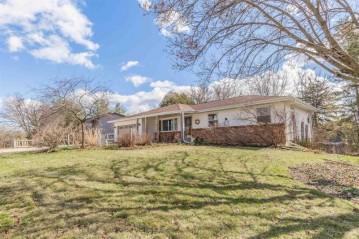 214 Green Hill Cir, Milton, WI 53563