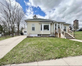 422 Allen St, Clinton, WI 53525-9489