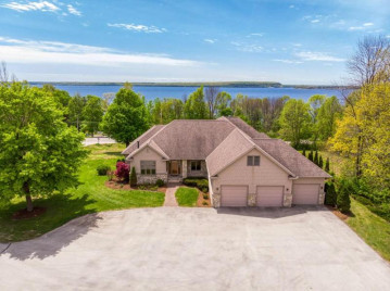 4725 Bluff Dr, Sturgeon Bay, WI 54235