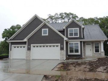 W237N5488 Fieldstone Pass Cir, Sussex, WI 53089-3317