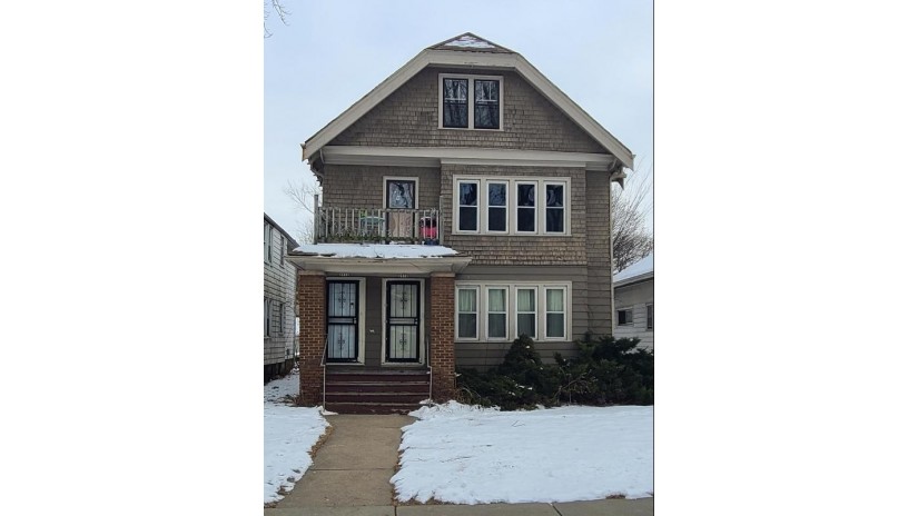 2970 N 45th St 2972 Milwaukee, WI 53210 by Root River Realty $99,900