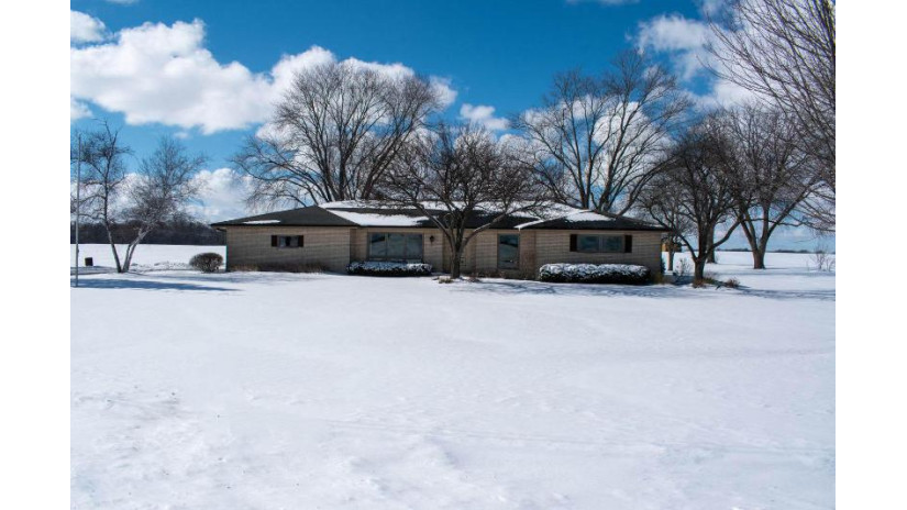 2434 N Britton Rd Dover, WI 53182 by Keller Williams-Franksville $439,000