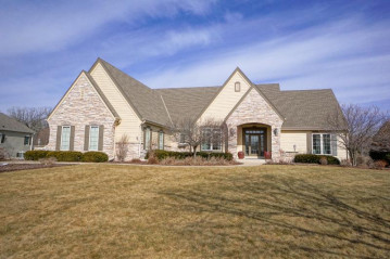 1236 Four Winds Way, Hartland, WI 53029-8561