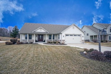 W231N7961 Martin Ct, Sussex, WI 53089-5700