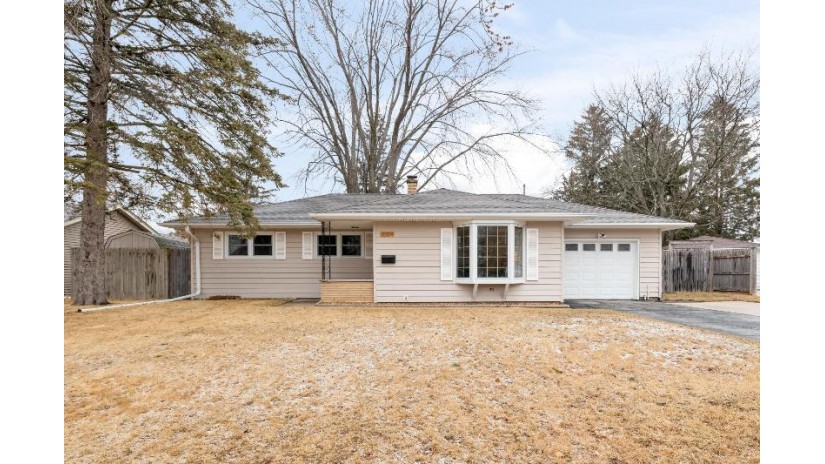 1004 Grant Pl West Bend, WI 53090 by Homestead Advisors $239,900