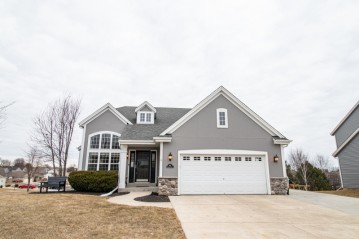 801 Belmont Dr, Watertown, WI 53094-7723