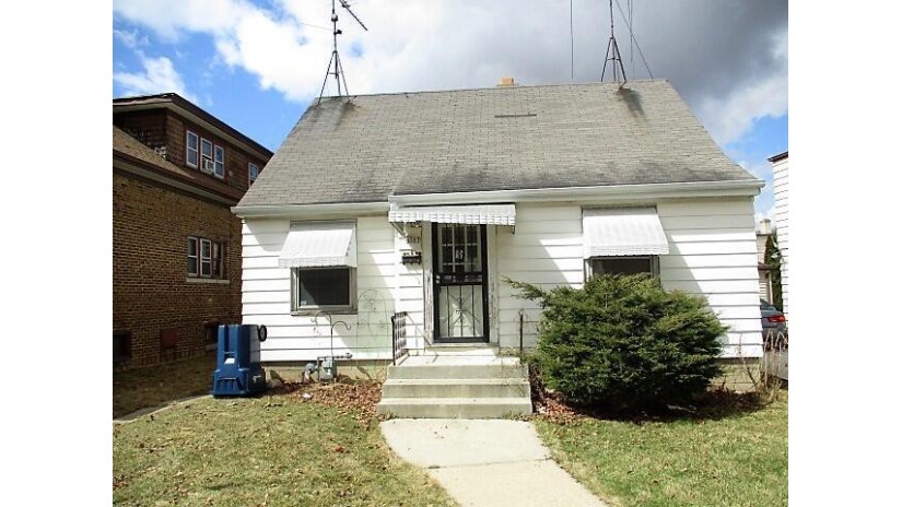 4507 N 26th St Milwaukee, WI 53209 by Area Wide Realty $36,750