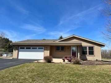 429 Prairie View Dr, North Prairie, WI 53153-9761