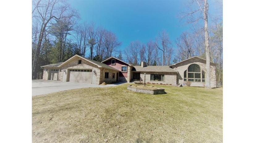 450 Marnie Ln Peshtigo, WI 54157 by Broadway Real Estate $449,900