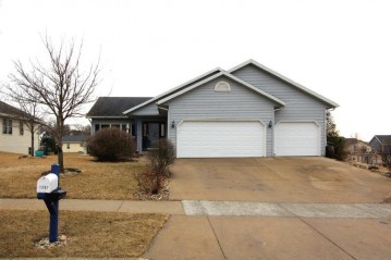 1261 Peninsula Ln, Whitewater, WI 53190-2672