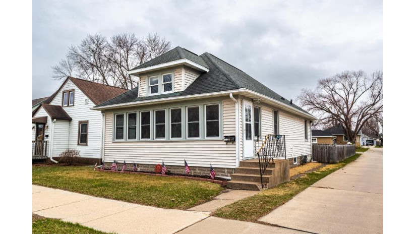 1612 Hyde Ave La Crosse, WI 54601 by Castle Realty, LLC $149,900