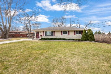 N87W18225 Queensway St, Menomonee Falls, WI 53051-2505