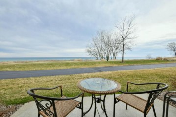 4120 S Lake Dr 68, Saint Francis, WI 53235