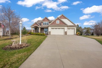 W351N5970 Westshore Ct, Oconomowoc, WI 53066-6717