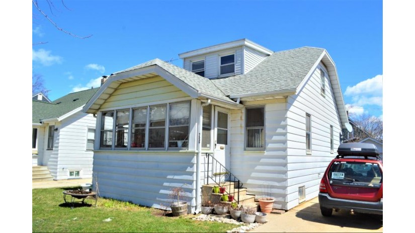 7539 15th Ave Kenosha, WI 53143 by Century 21 Affiliated $129,900