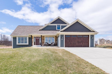 2165 Farmlane Dr, Slinger, WI 53086