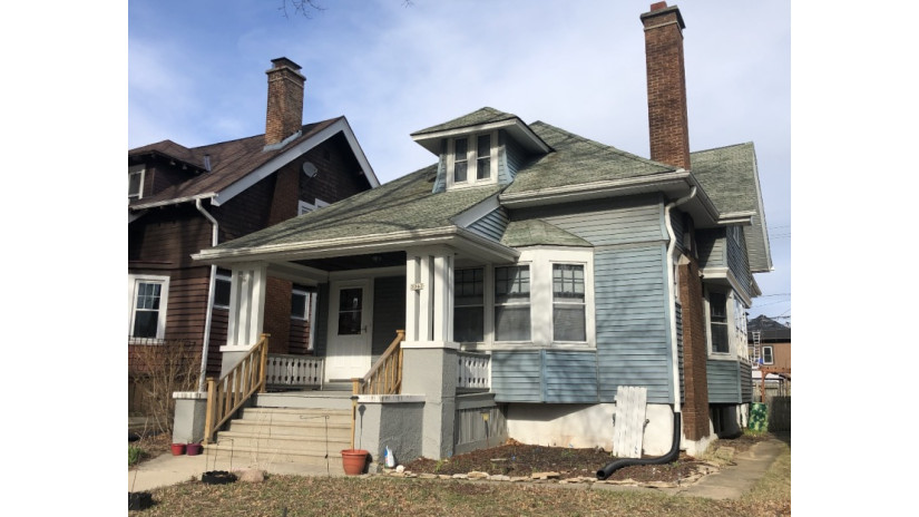 3042 N Bartlett Ave Milwaukee, WI 53211 by Shorewest Realtors $239,900