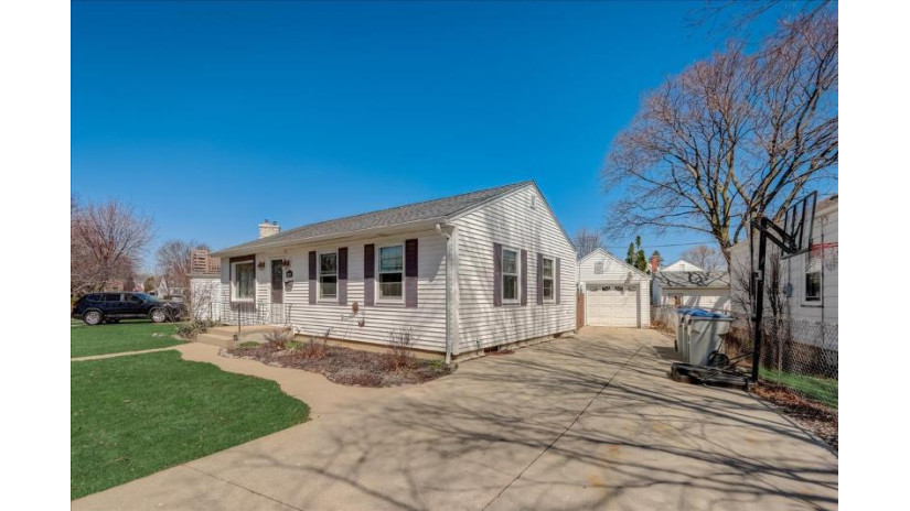 1542 E Tripoli Ave Milwaukee, WI 53207 by First Weber Inc- Greenfield $235,000