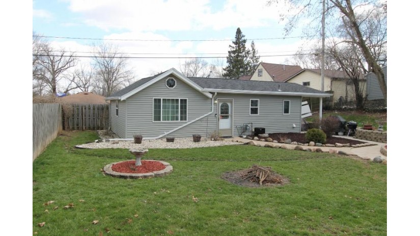 3179 W Barry Dr Lyons, WI 53147 by Bear Realty Of Burlington $189,900