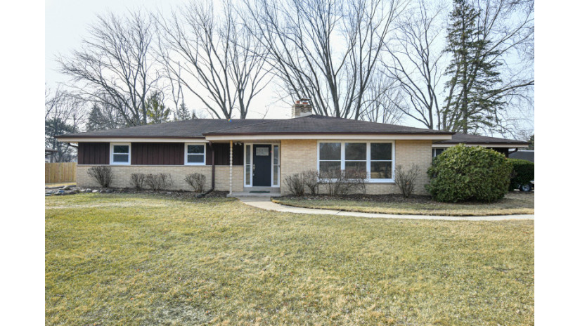 6453 W Cloverleaf Ln Brown Deer, WI 53223 by Shorewest Realtors $365,000