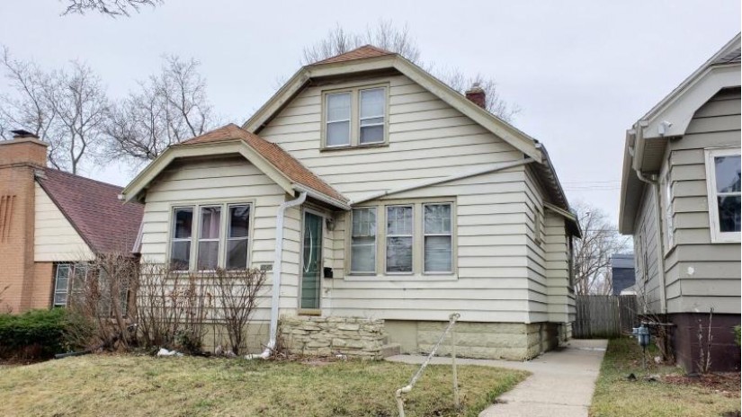 4962 N 37th St Milwaukee, WI 53209 by MKE Realty Group LLC $89,900