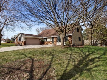 2009 Mount Vernon Dr, Waukesha, WI 53186-2664