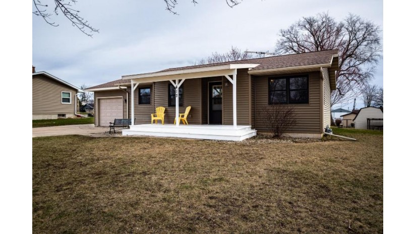 413 Vista Dr Caledonia, MN 55921 by Castle Realty, LLC $169,900