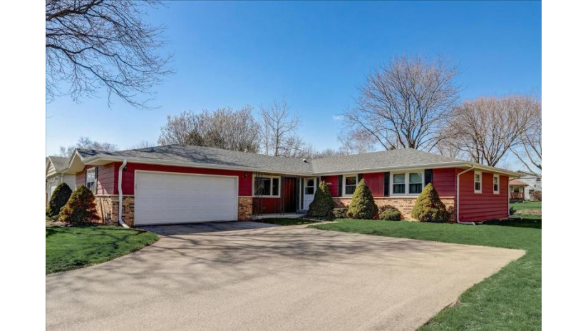 4328 Garden Dr Mount Pleasant, WI 53403 by SynerG Realty LLC $315,000