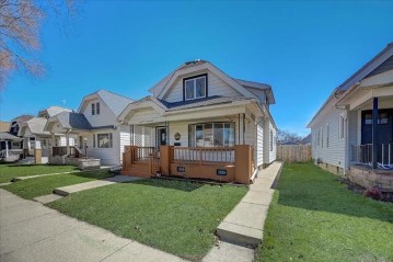 2178 S 79th St, West Allis, WI 53219-1138