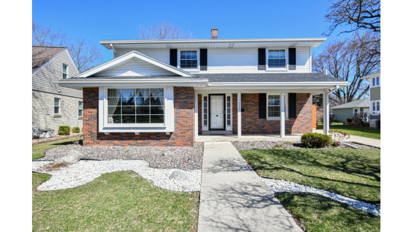 732 N Cumberland Dr Waukesha, WI 53188 by Shorewest Realtors $329,900