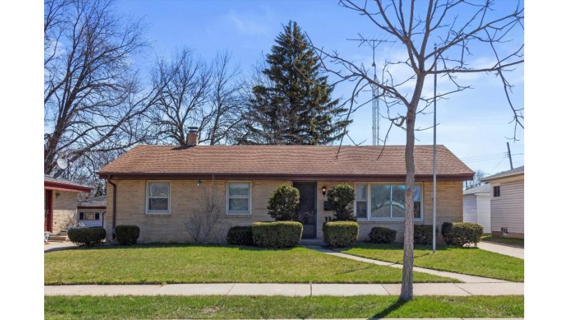 2901 Ohio St Racine, WI 53405 by First Weber Inc- Racine $200,000