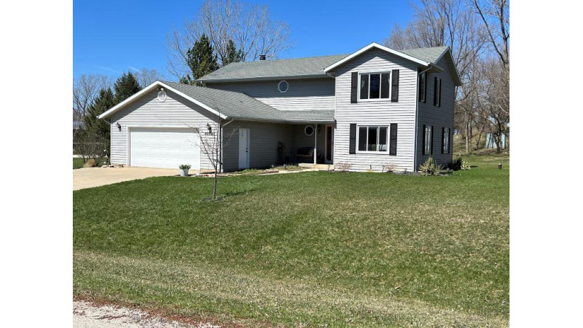 30730 Belaire Dr Burlington, WI 53105 by Bear Realty Of Burlington $399,900