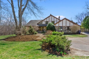1785 Manchester Dr, Grafton, WI 53024