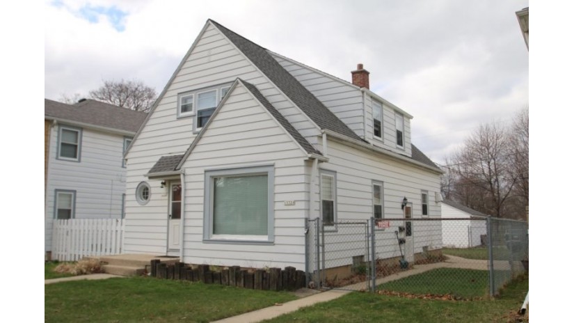 1532 E Saveland Ave Milwaukee, WI 53207 by Shorewest Realtors $249,900