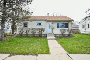 3364 S 68th St, Milwaukee, WI 53219-4029