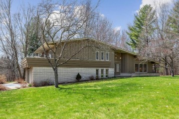 955 Tara Hill E, Erin, WI 53027